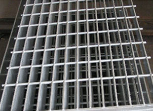 鋼格板 工業基建的堅固基石與現代設計的靈活元素